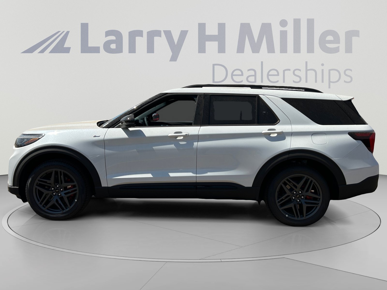 New 2026 Ford Explorer ST-Line w/ ST-Line Street Pack AWD/4WD image 2