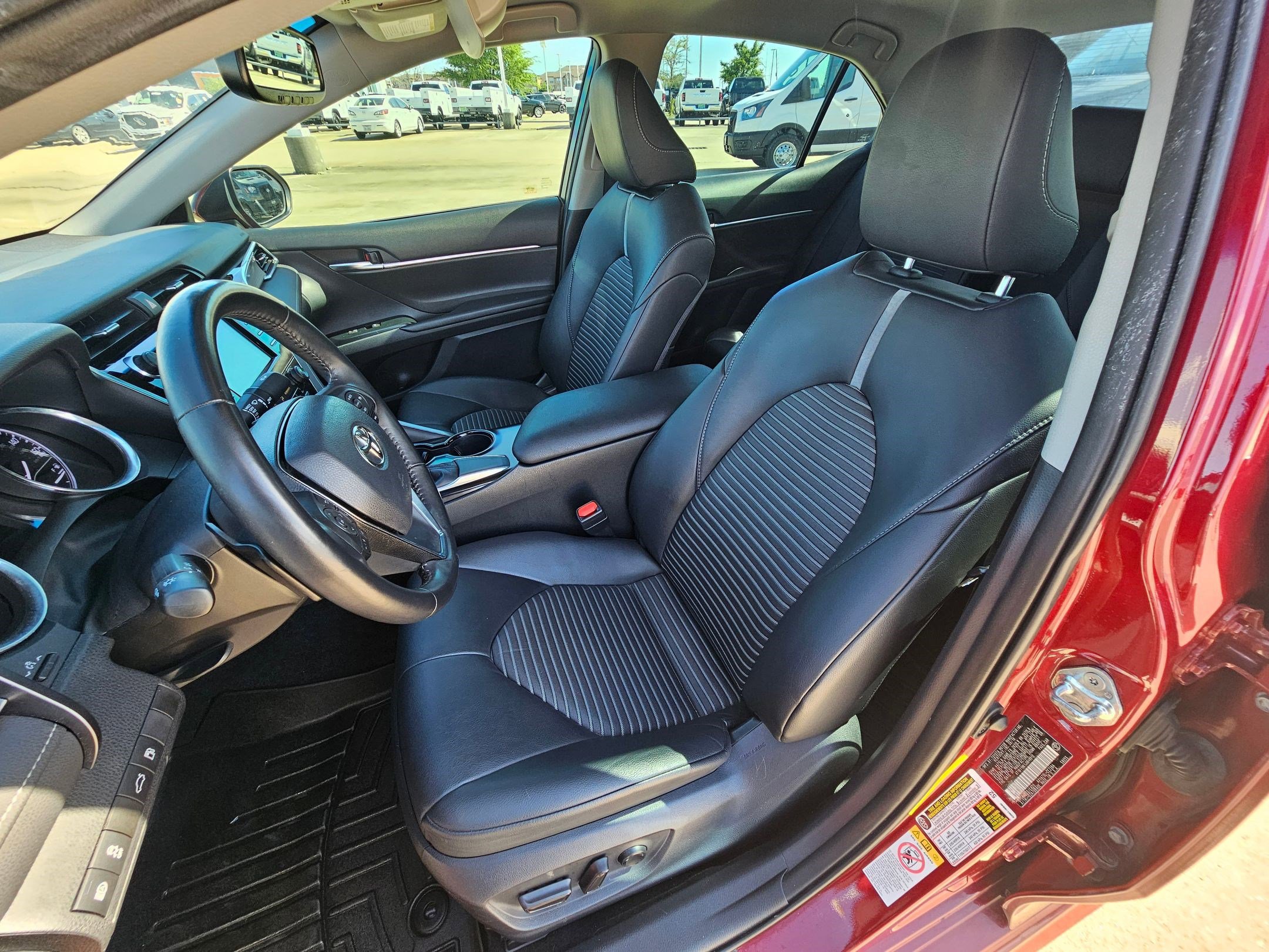 Used 2018 Toyota Camry SE w/ Convenience Package image 15