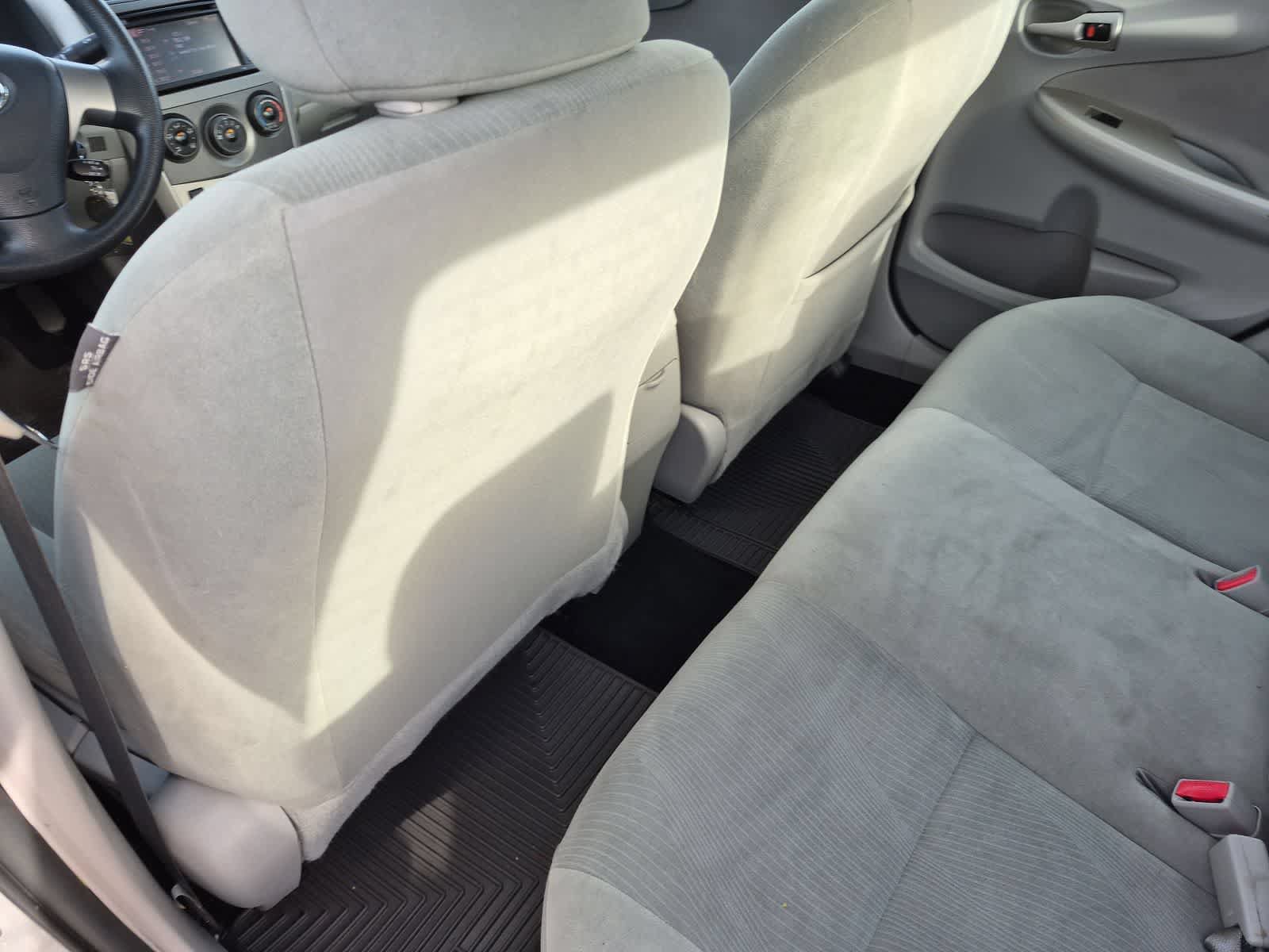 Used 2013 Toyota Corolla LE FWD image 17