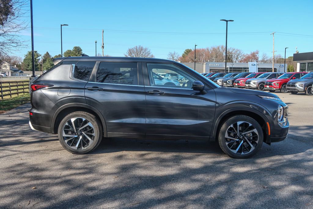 Used 2024 Mitsubishi Outlander image 9
