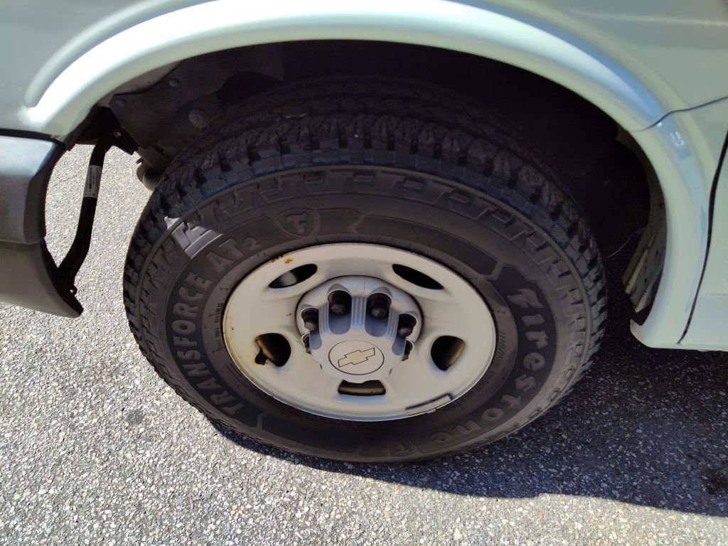 Used 2016 GMC Savana 2500 image 27