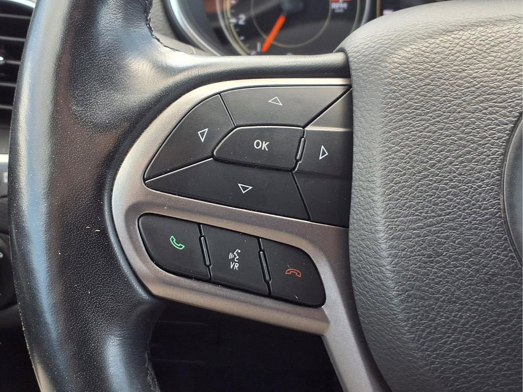 Used 2020 Jeep Cherokee Latitude Plus w/ Cold Weather Group AWD/4WD image 12
