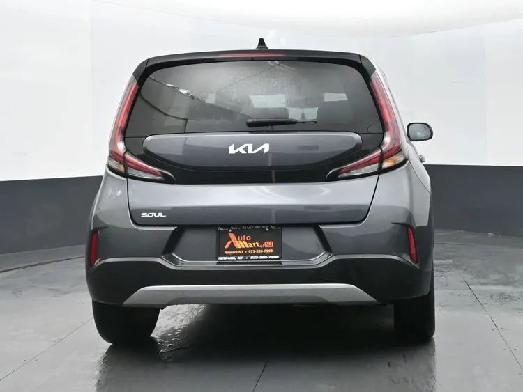 Used 2023 Kia Soul LX w/ LX Technology Package image 8