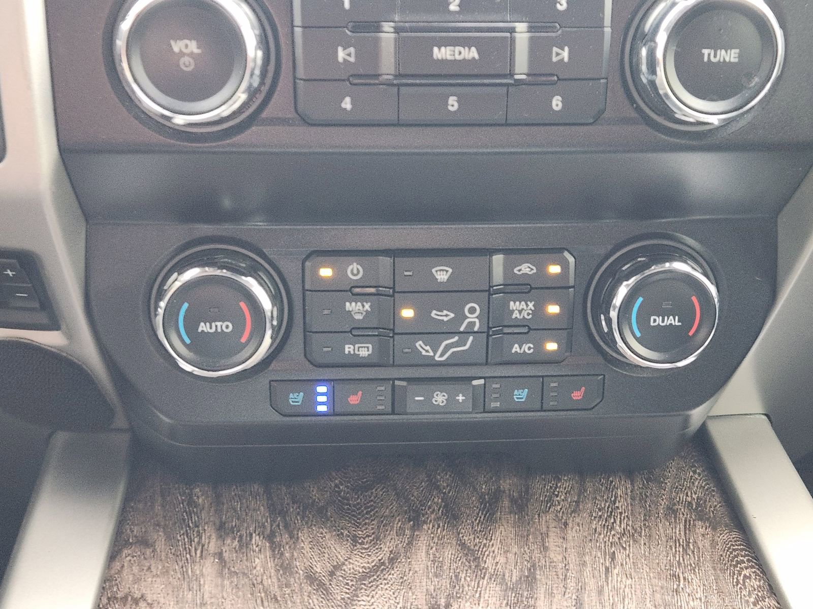 Used 2019 Ford F250 Lariat w/ Lariat Ultimate Package AWD/4WD image 19