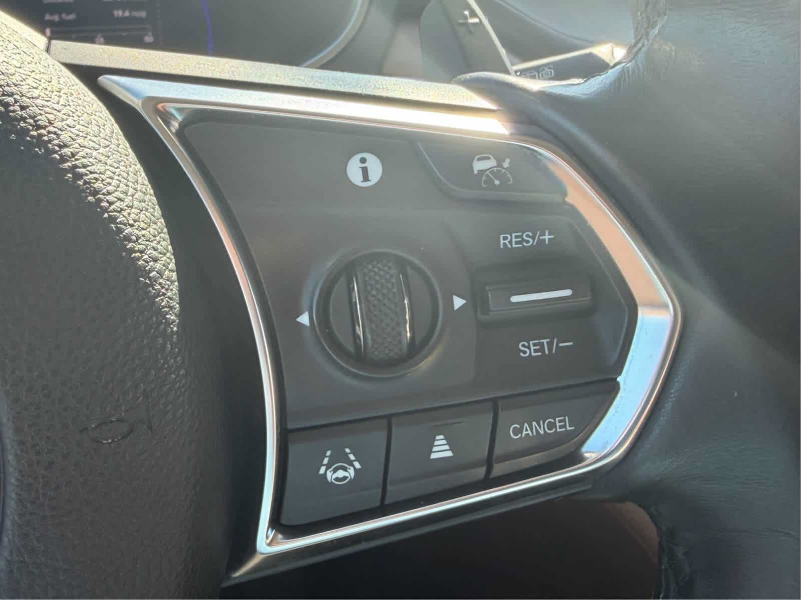 Used 2022 Acura MDX w/ Technology Package AWD/4WD image 24