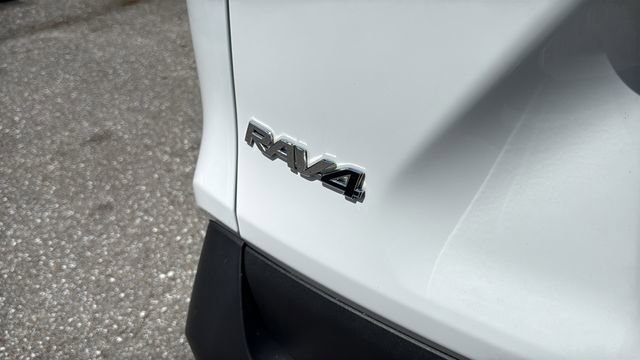 Certified 2024 Toyota RAV4 LE AWD/4WD image 7
