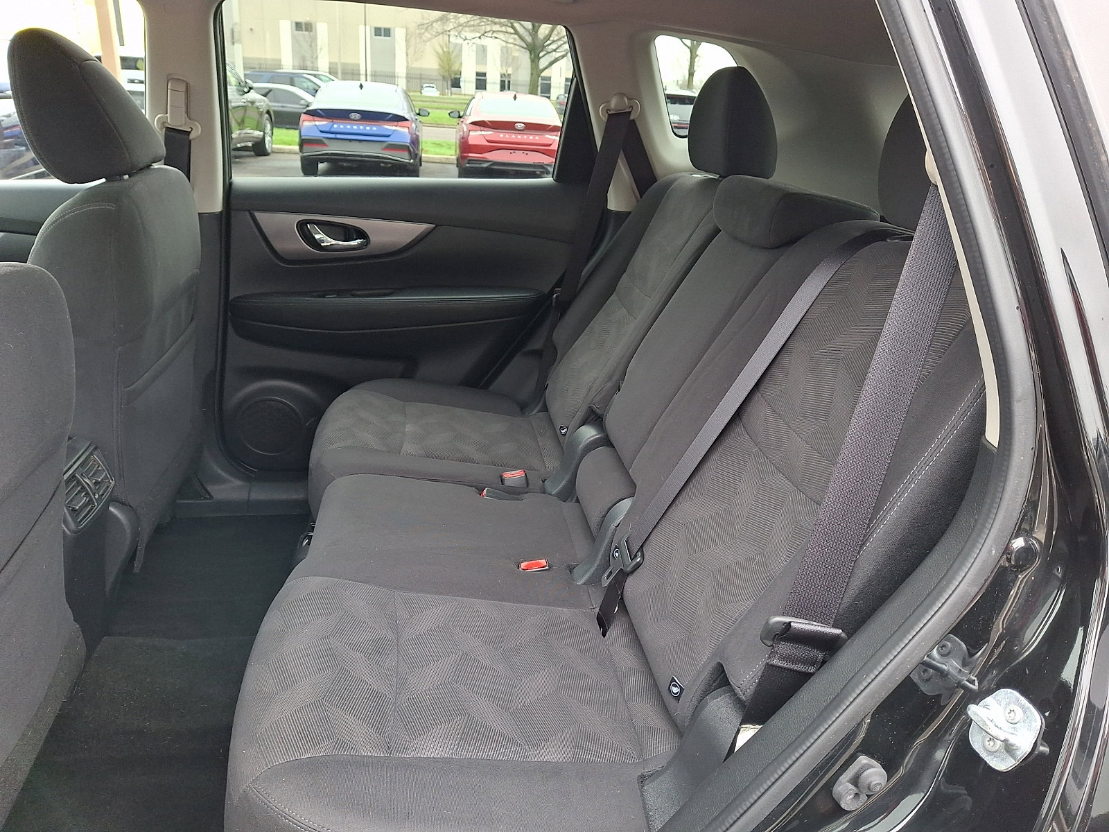 Used 2016 Nissan Rogue SV image 10