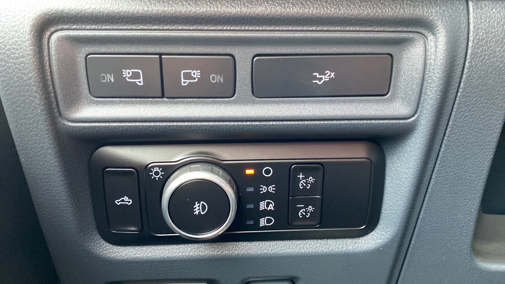 Used 2023 Ford F150 Lariat w/ FX4 Off-Road Package AWD/4WD image 33