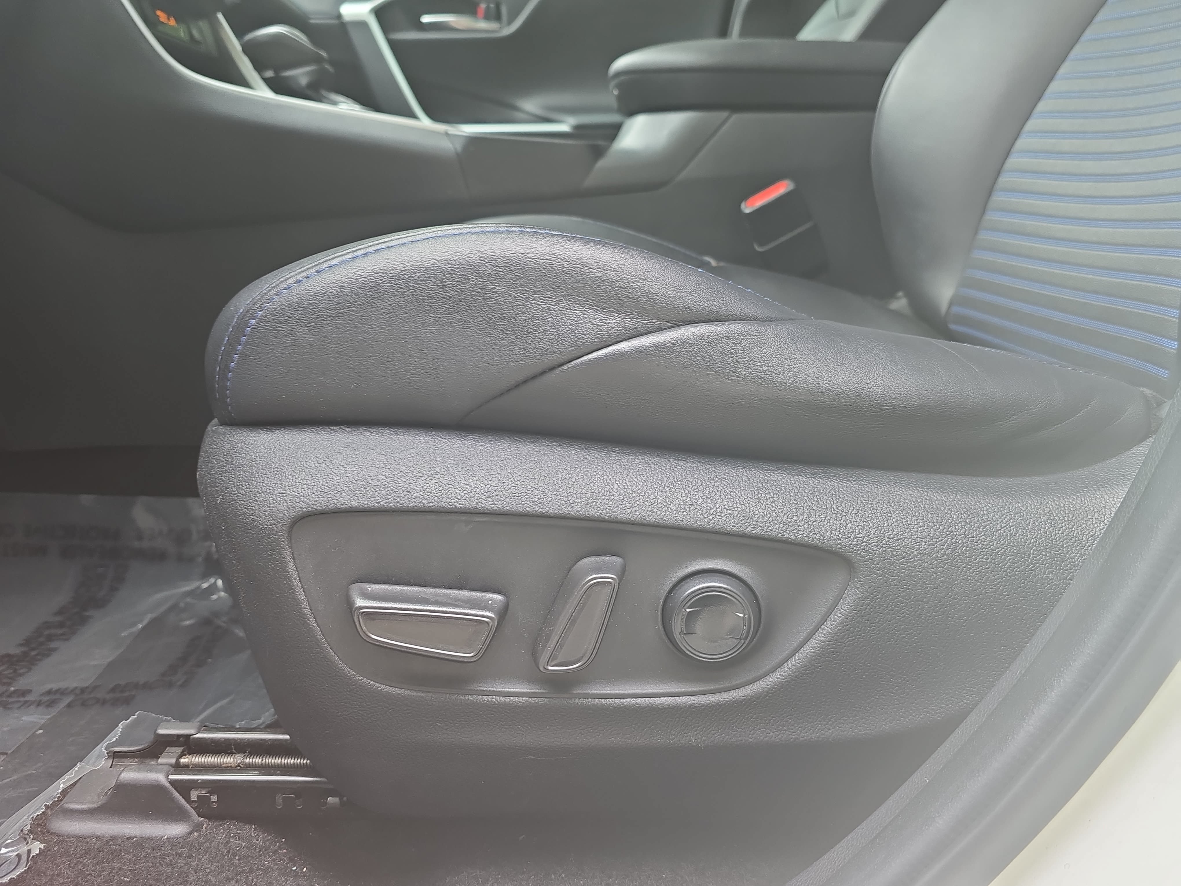 Used 2022 Toyota RAV4 XSE AWD/4WD image 28