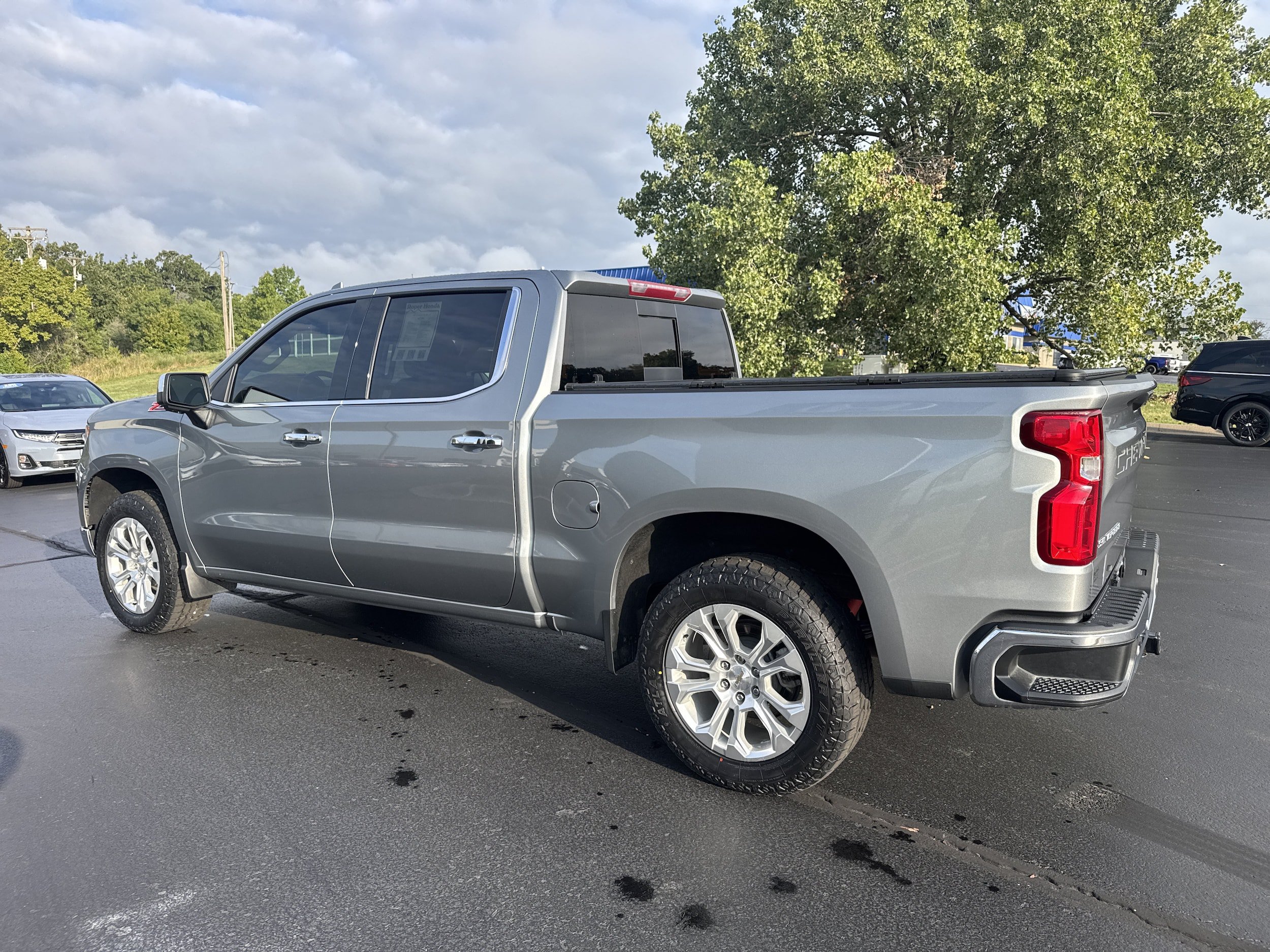 Used 2024 Chevrolet Silverado 1500 LTZ w/ LTZ Premium Package AWD/4WD image 3