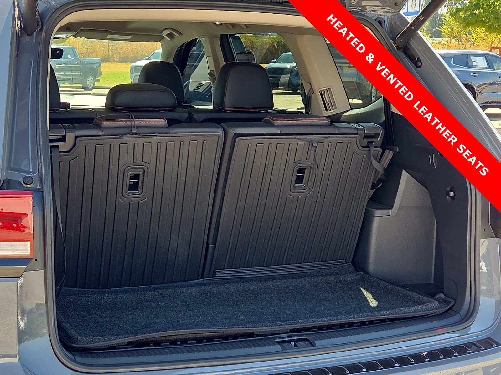 Used 2025 Volkswagen Atlas Peak Edition SE AWD/4WD image 9
