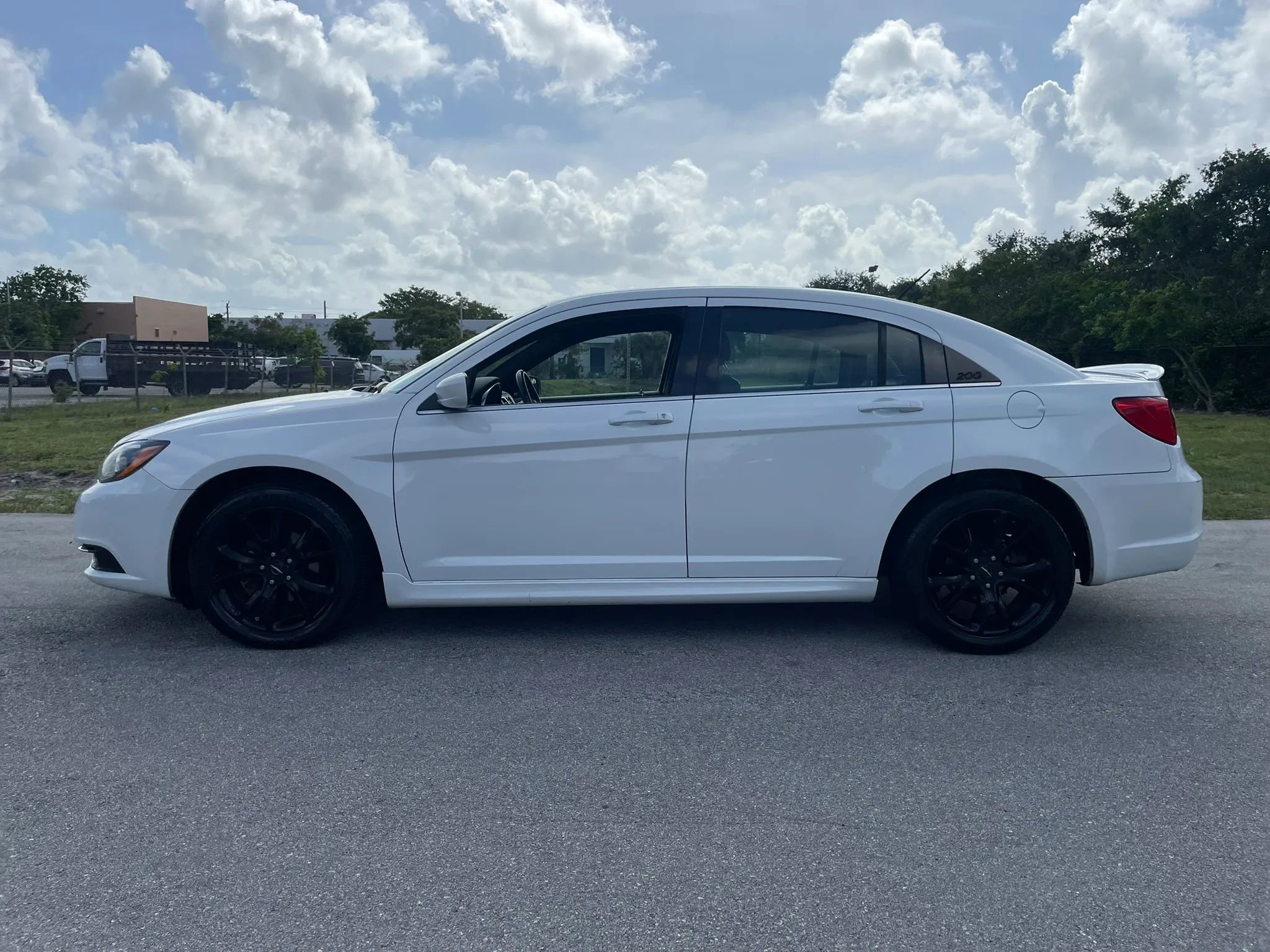 Used 2014 Chrysler 200 Limited w/ 200 Super S Group FWD image 6