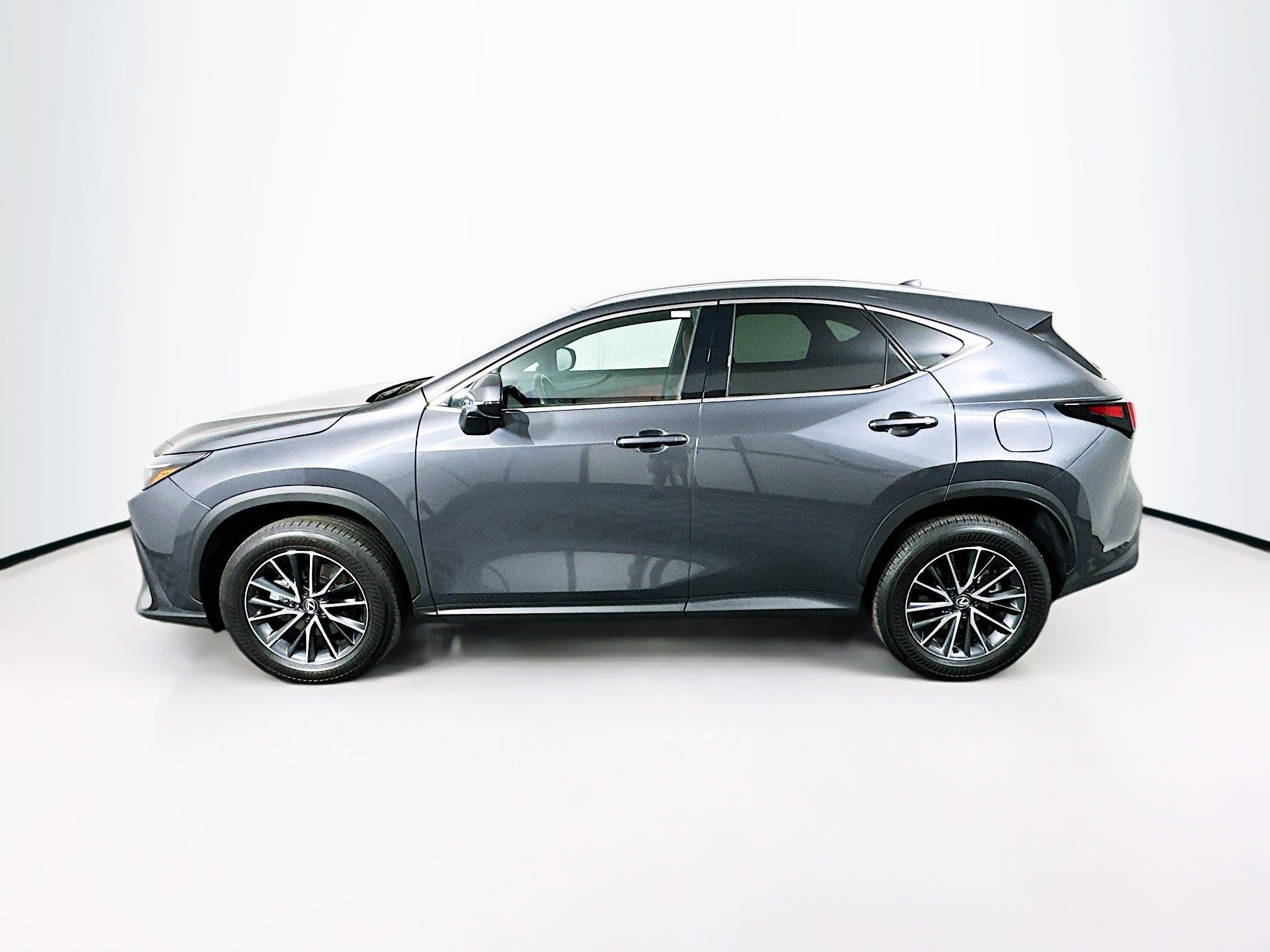Used 2025 Lexus NX 250 FWD w/ Cold Area Package image 4