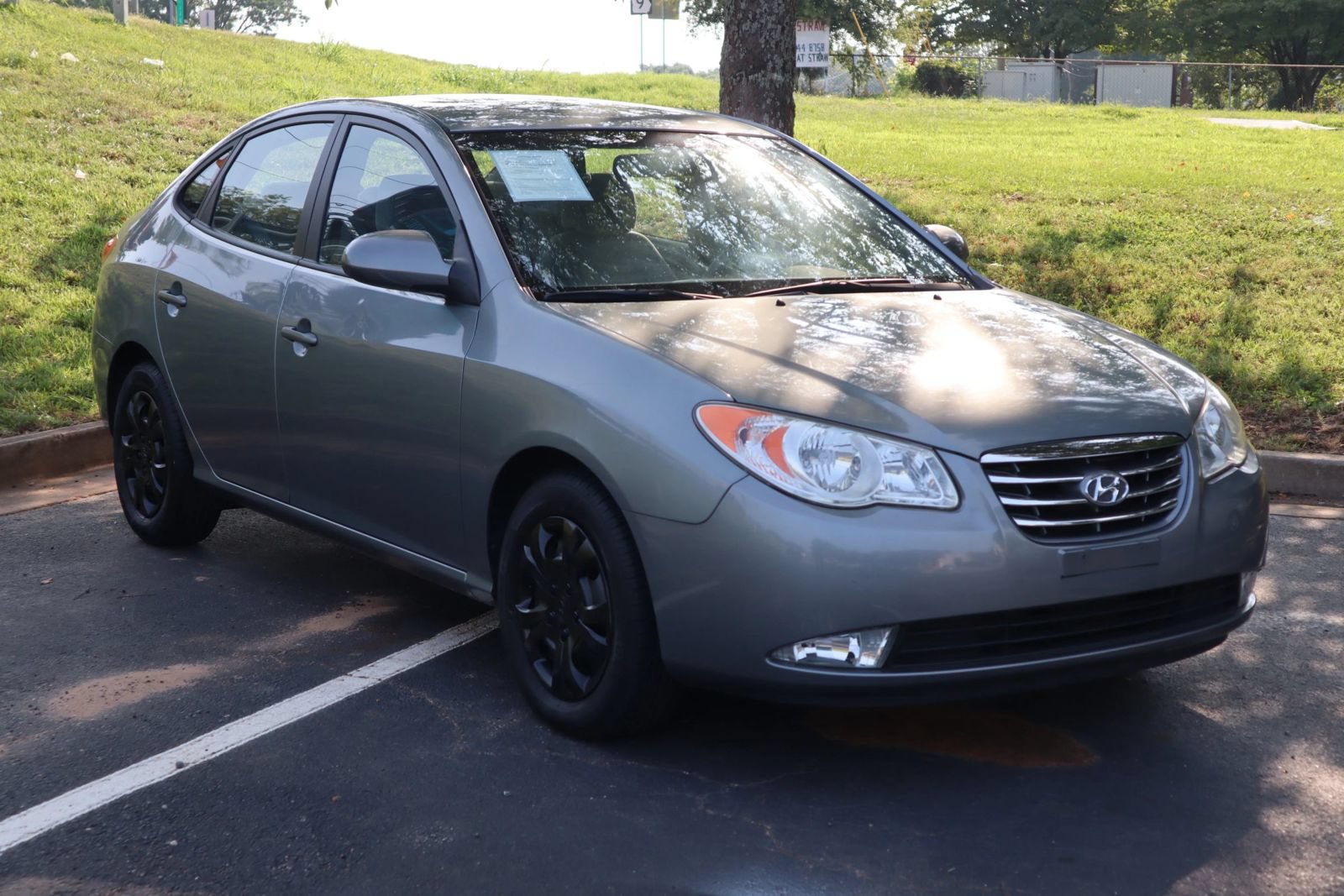 Used 2010 Hyundai Elantra GLS FWD image 3