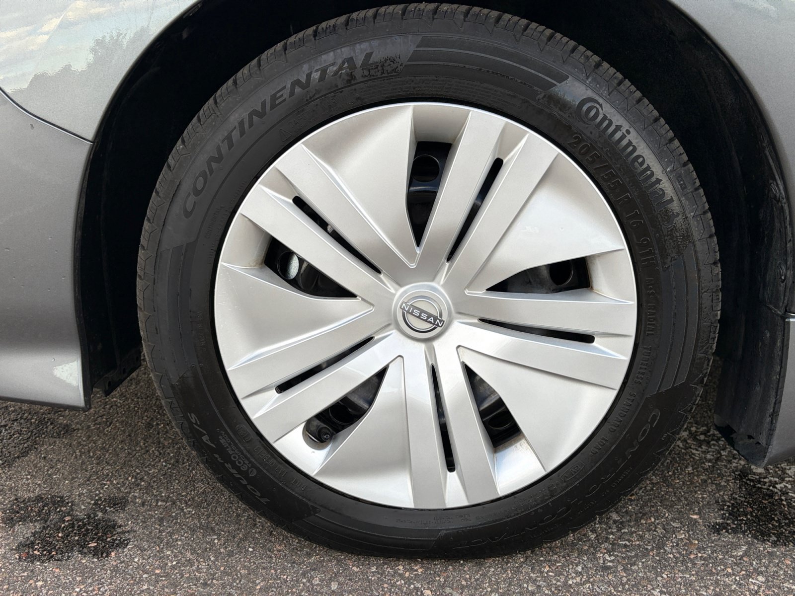 Used 2025 Nissan Leaf S FWD image 11