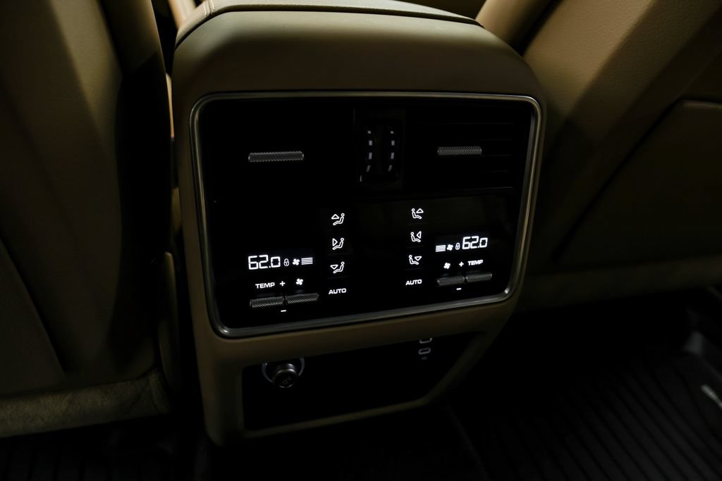 Used 2023 Porsche Cayenne w/ Premium Package AWD/4WD image 39