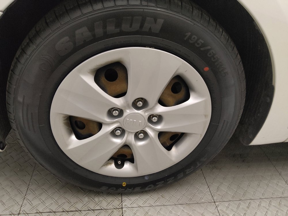 Used 2017 Kia Forte LX image 31