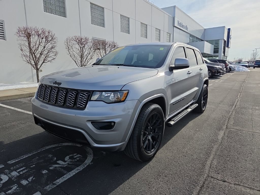 Used 2019 Jeep Grand Cherokee Altitude image 2