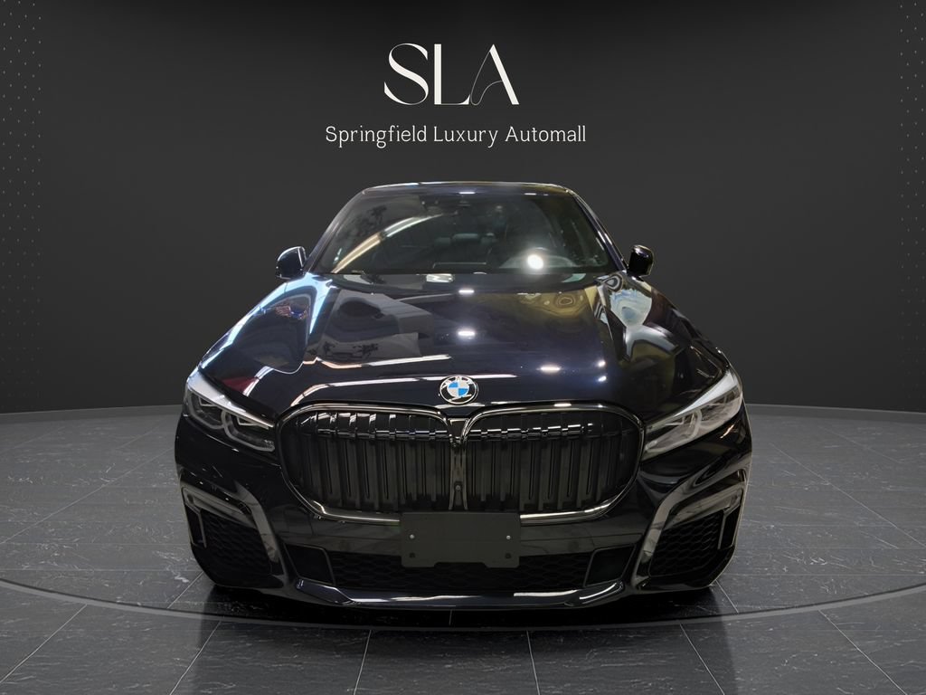 Used 2022 BMW 740i xDrive w/ M Sport Package AWD/4WD image 2