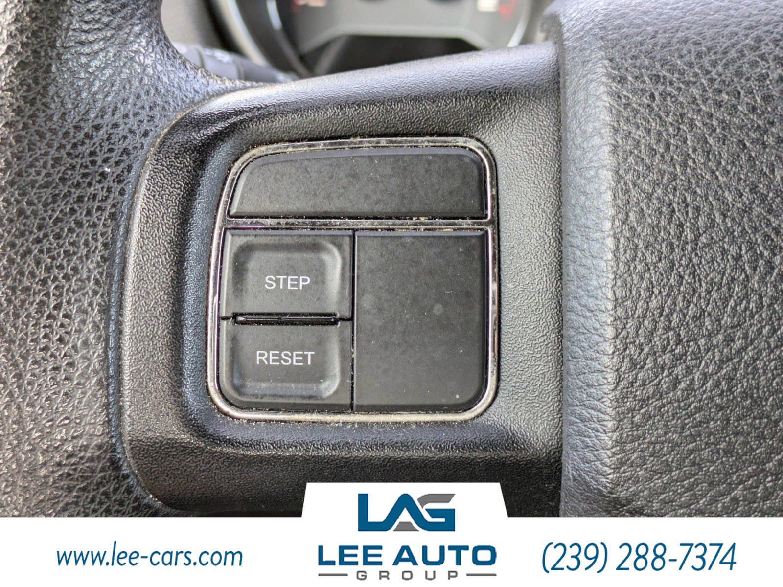 Used 2013 Dodge Avenger SE image 17