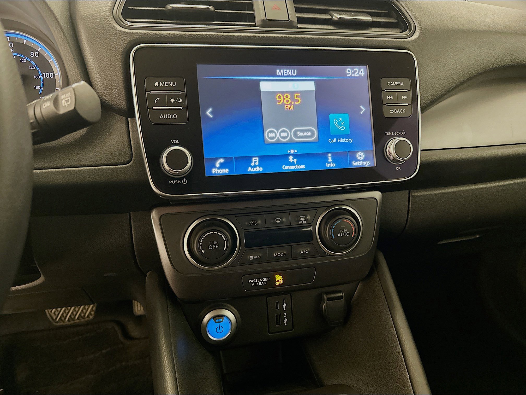 Used 2025 Nissan Leaf S image 25