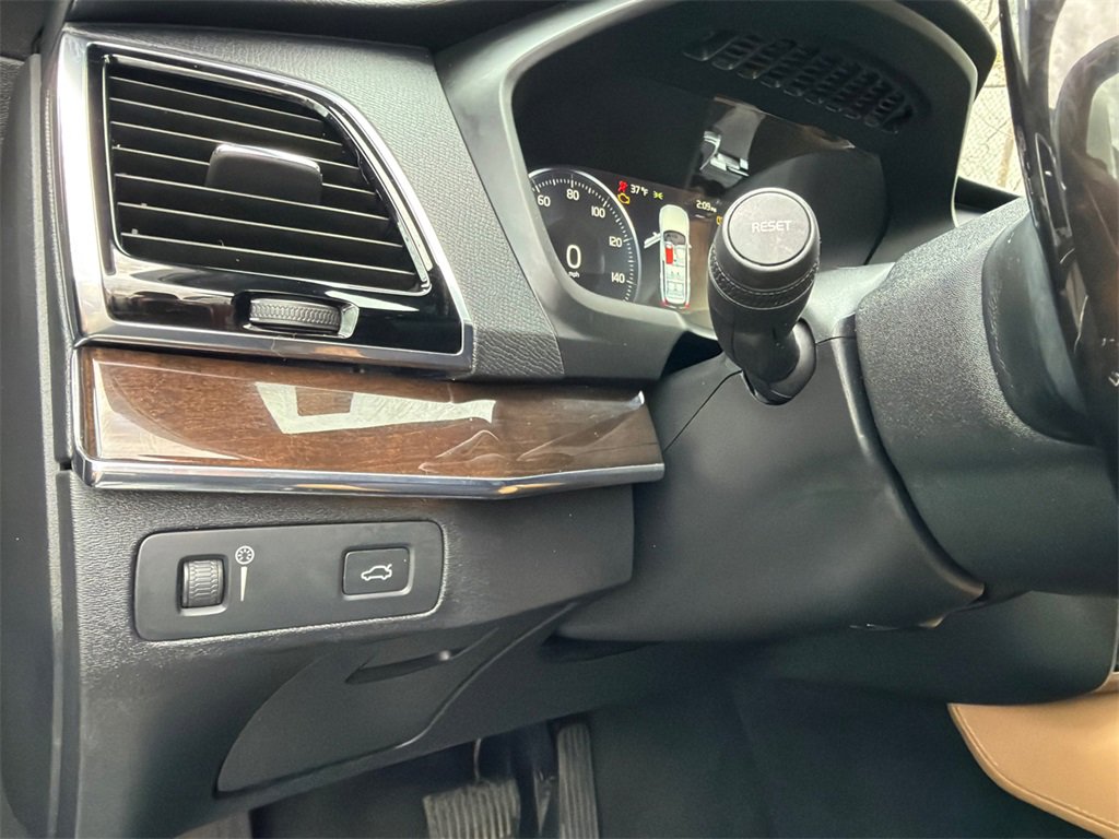 Used 2016 Volvo XC90 T6 Momentum image 37