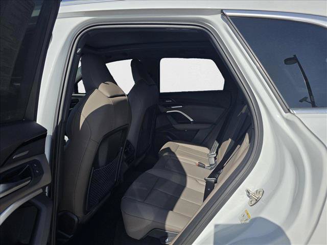 New 2025 Audi Q5 Premium Plus w/ Premium Plus AWD/4WD image 18