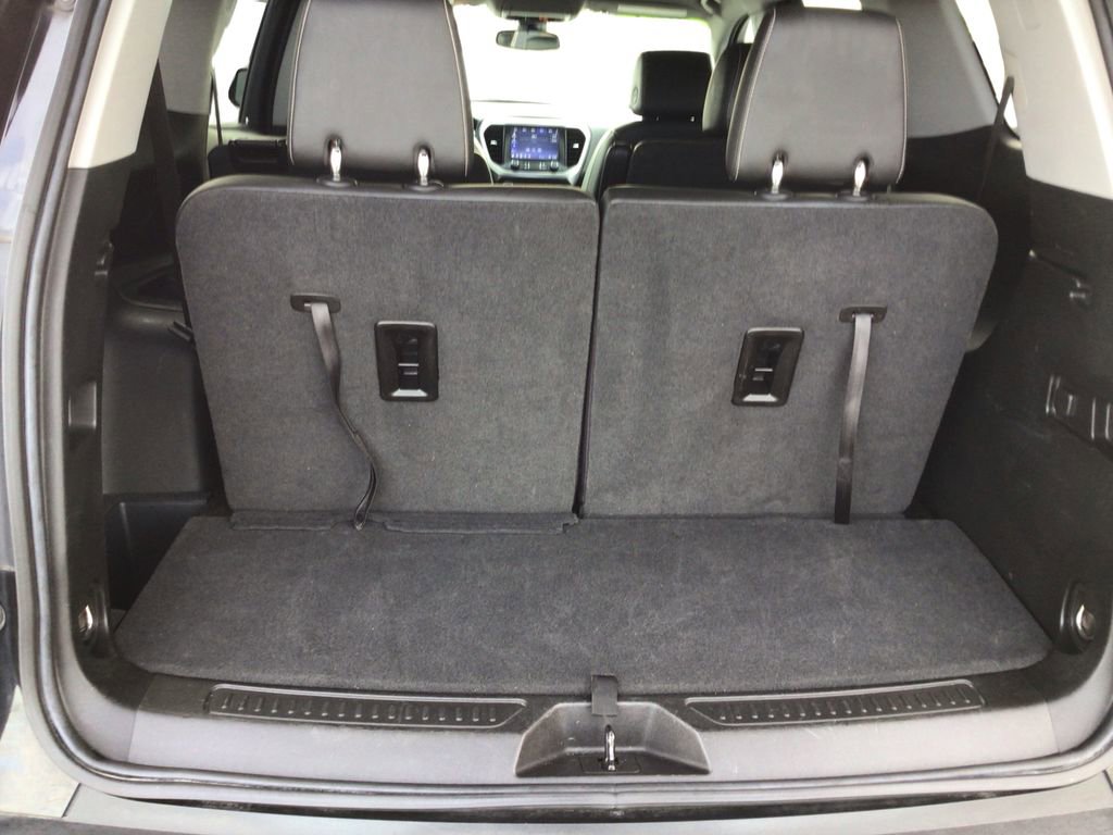 Used 2023 GMC Acadia SLT image 13