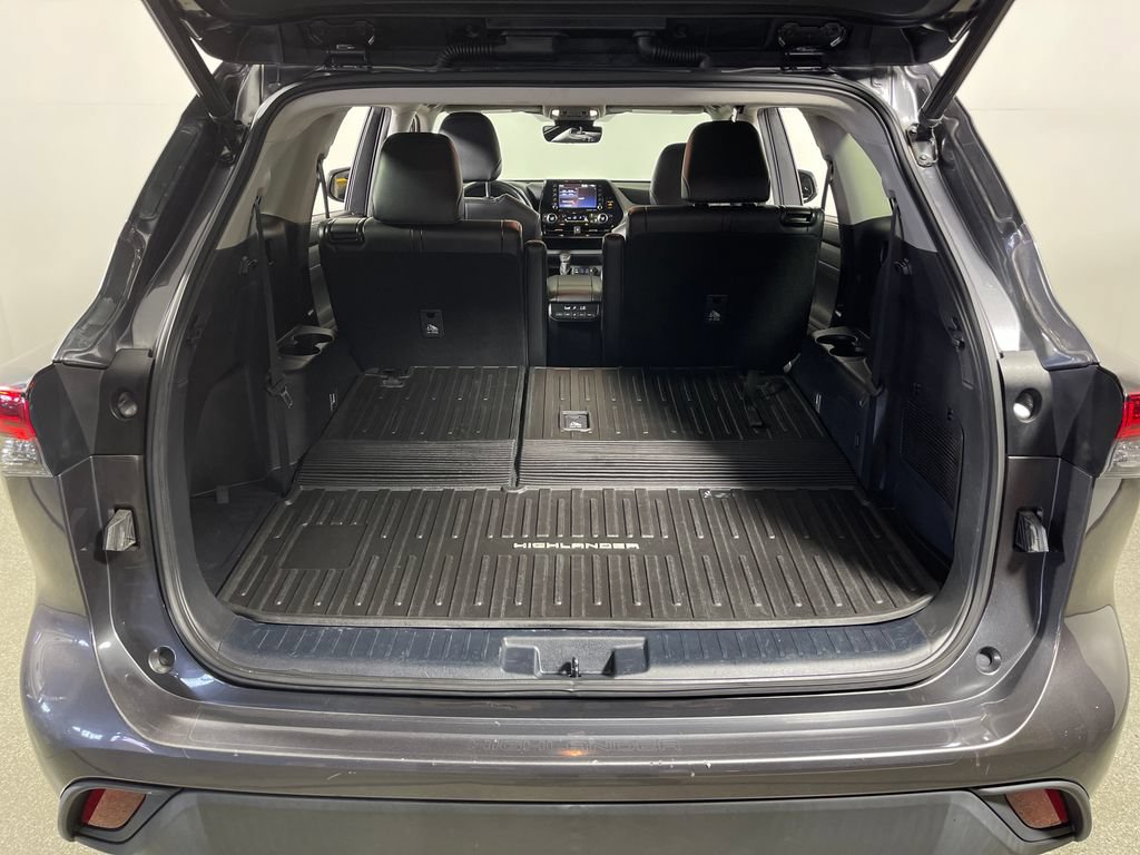 Used 2022 Toyota Highlander XLE FWD image 10
