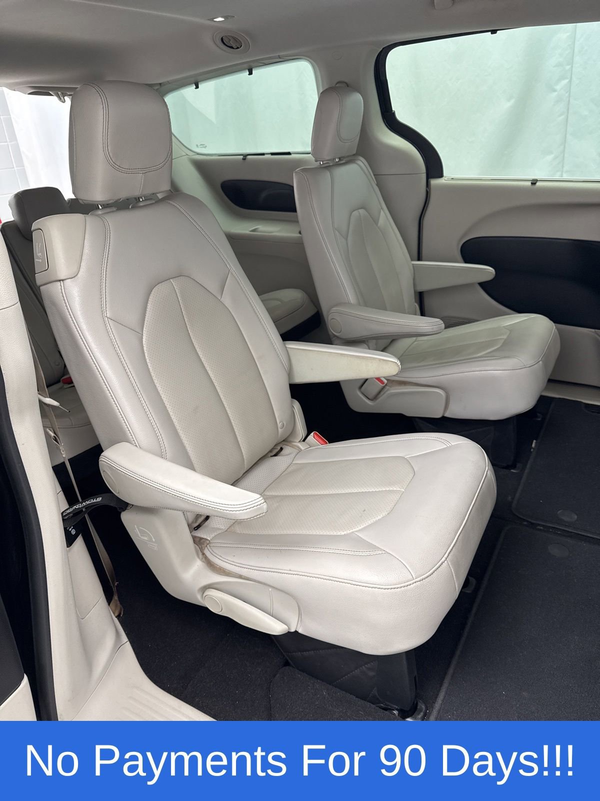 Used 2017 Chrysler Pacifica Touring-L Plus w/ Tire & Wheel Group image 32