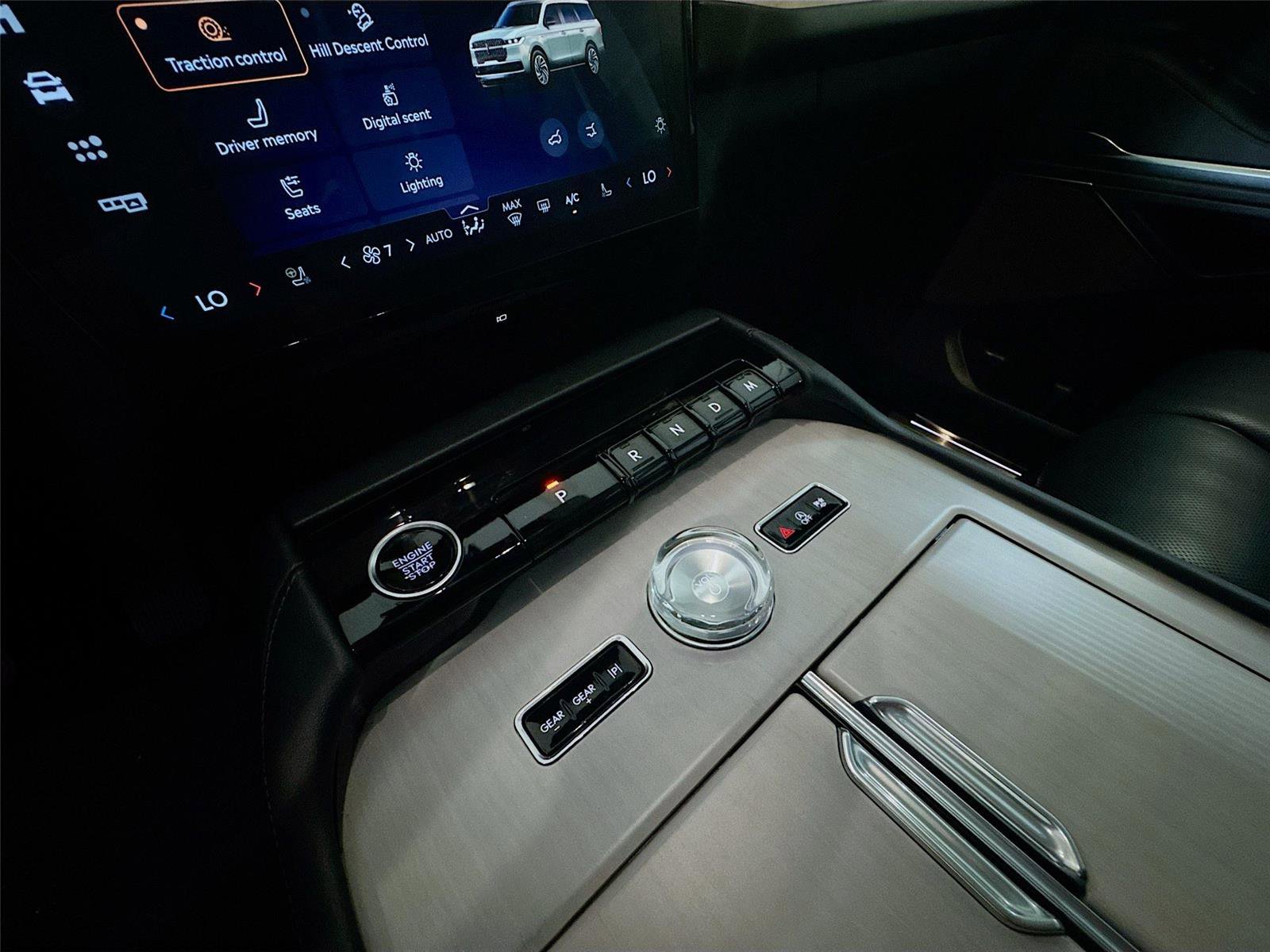 Used 2025 Lincoln Navigator L Reserve AWD/4WD image 14