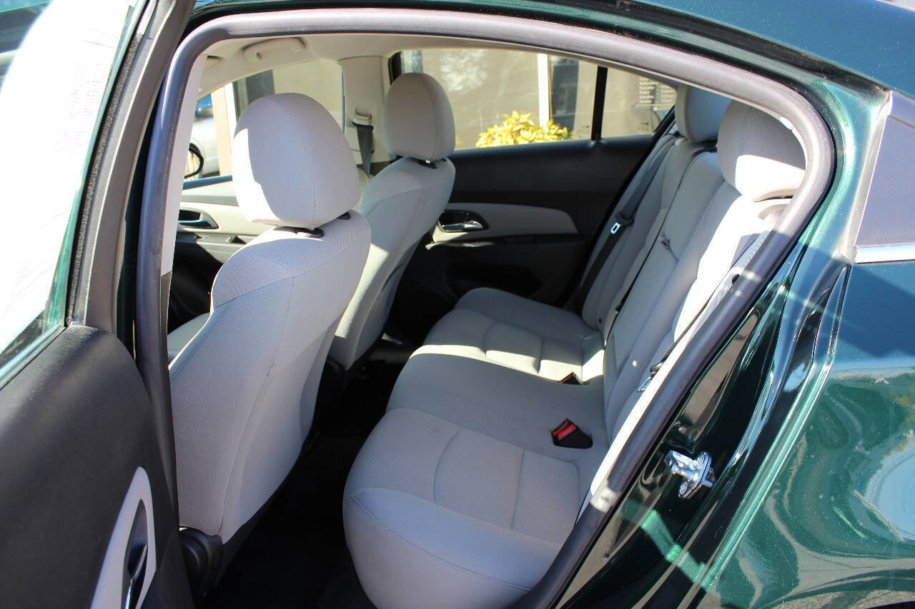Used 2015 Chevrolet Cruze LT image 11