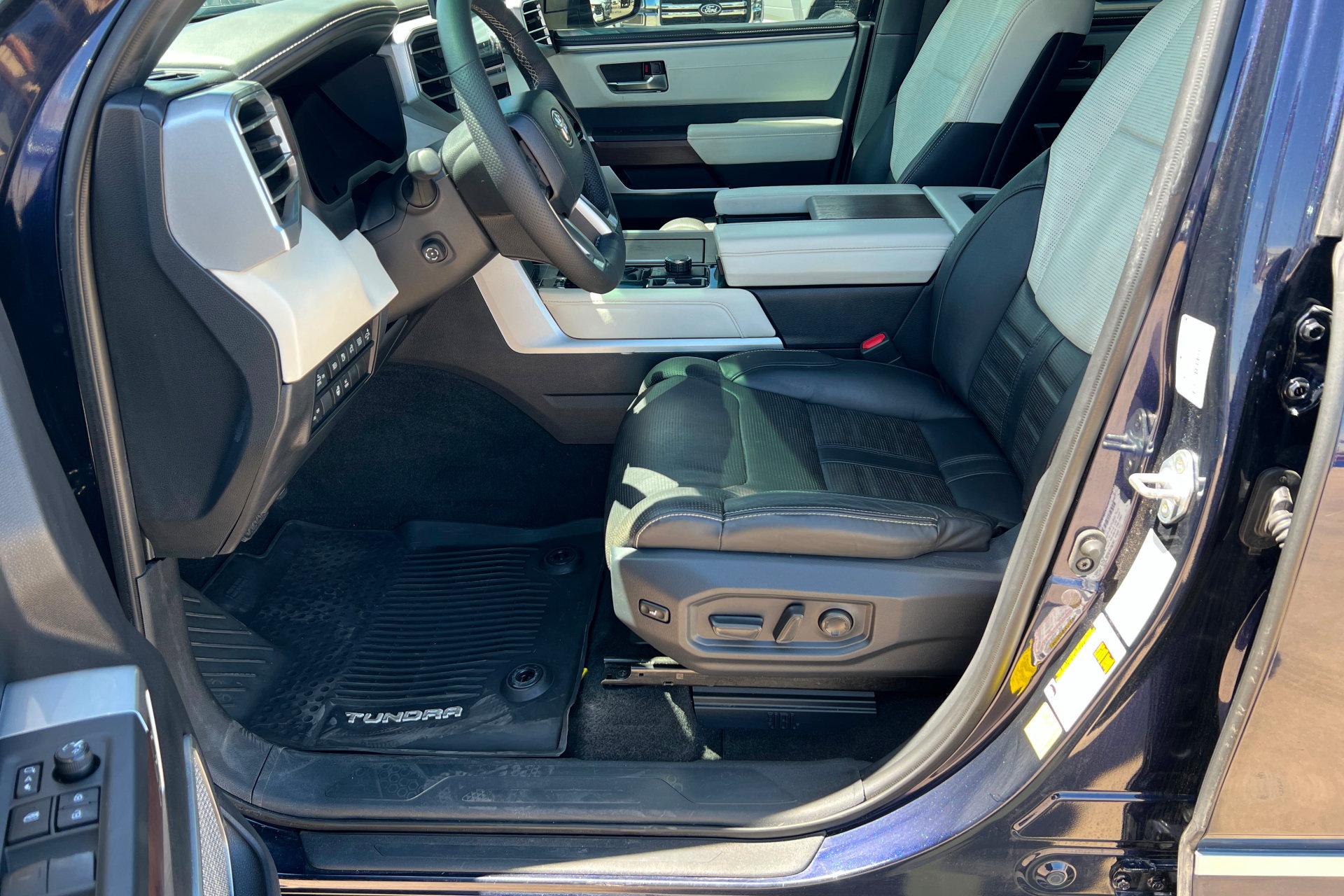 Used 2023 Toyota Tundra Capstone AWD/4WD image 18