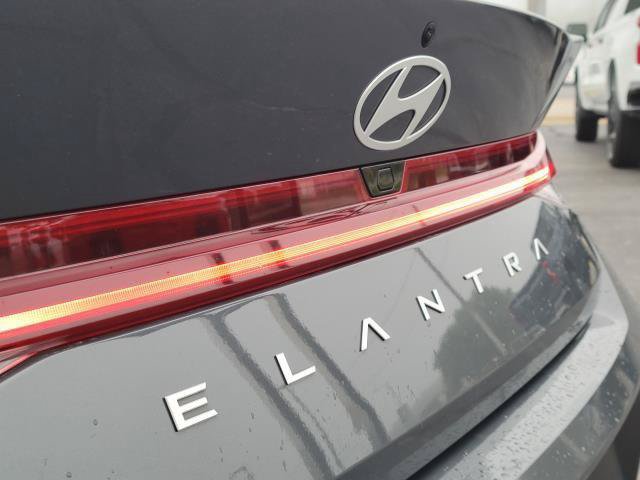 Used 2025 Hyundai Elantra SEL FWD image 32