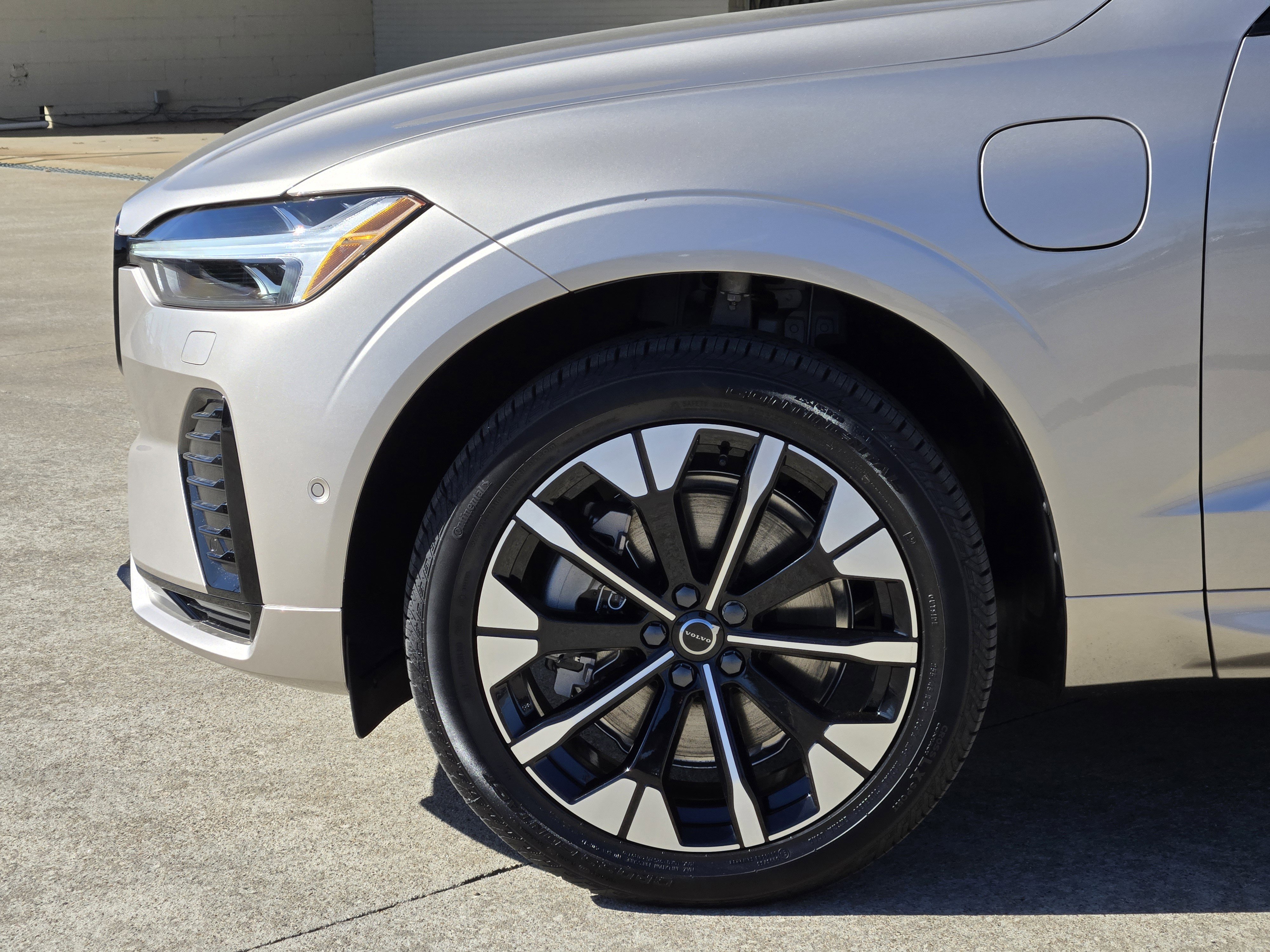 New 2026 Volvo XC60 T8 Plus w/ Protection Package Premier image 11