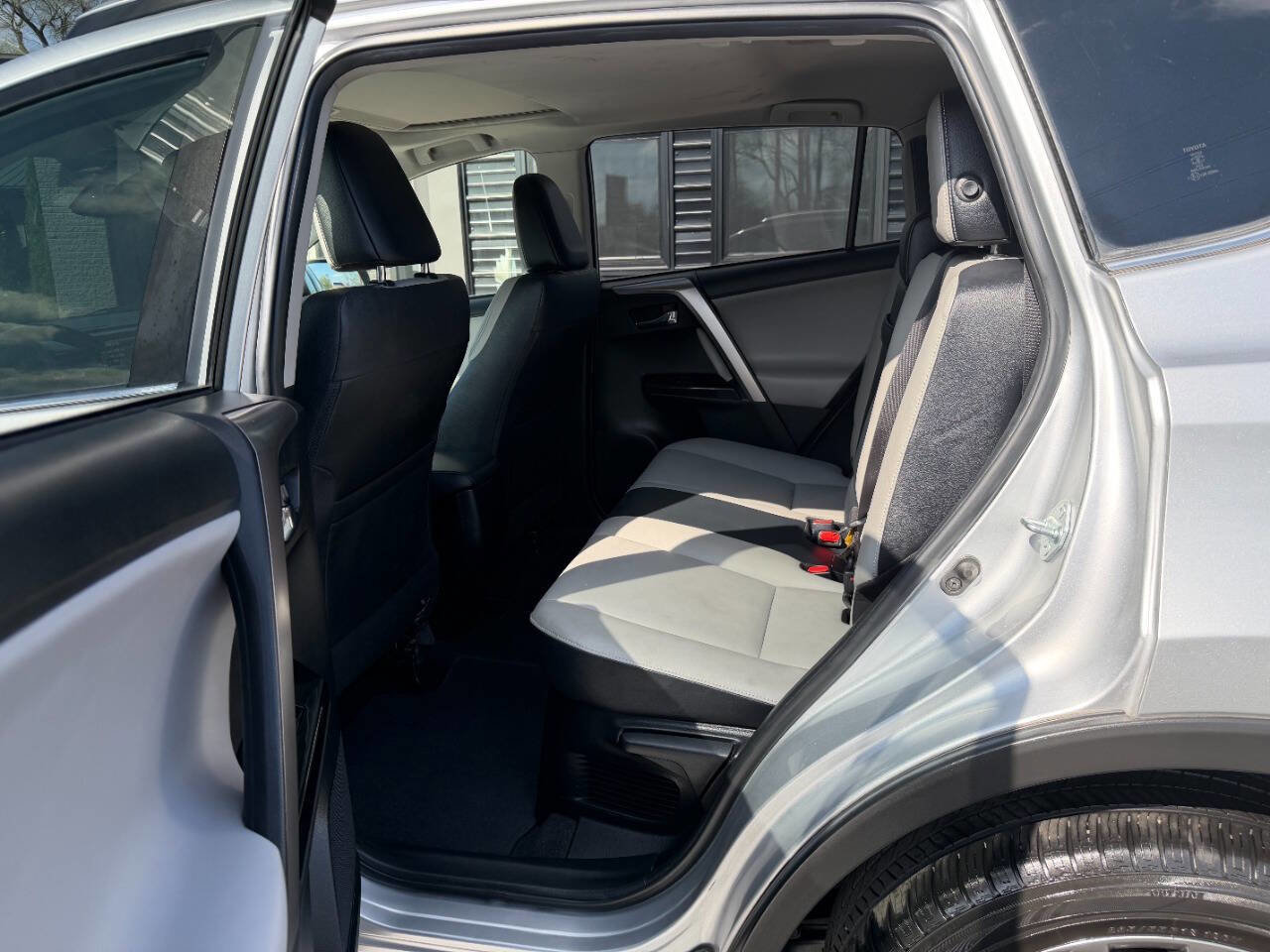 Used 2016 Toyota RAV4 Limited w/ Advanced Technology Package image 12