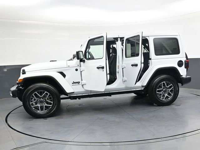 Used 2025 Jeep Wrangler Sahara image 38