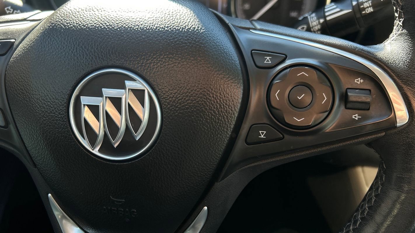 Used 2020 Buick Envision Essence image 23