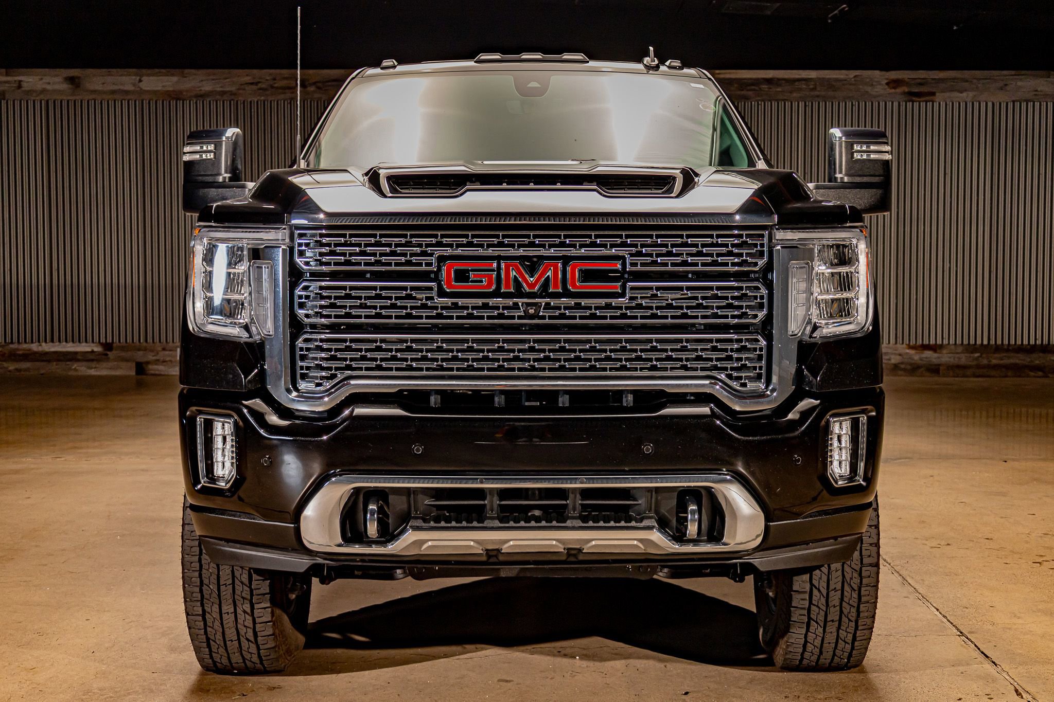 Used 2021 GMC Sierra 2500 Denali w/ Denali Black Diamond Edition image 2