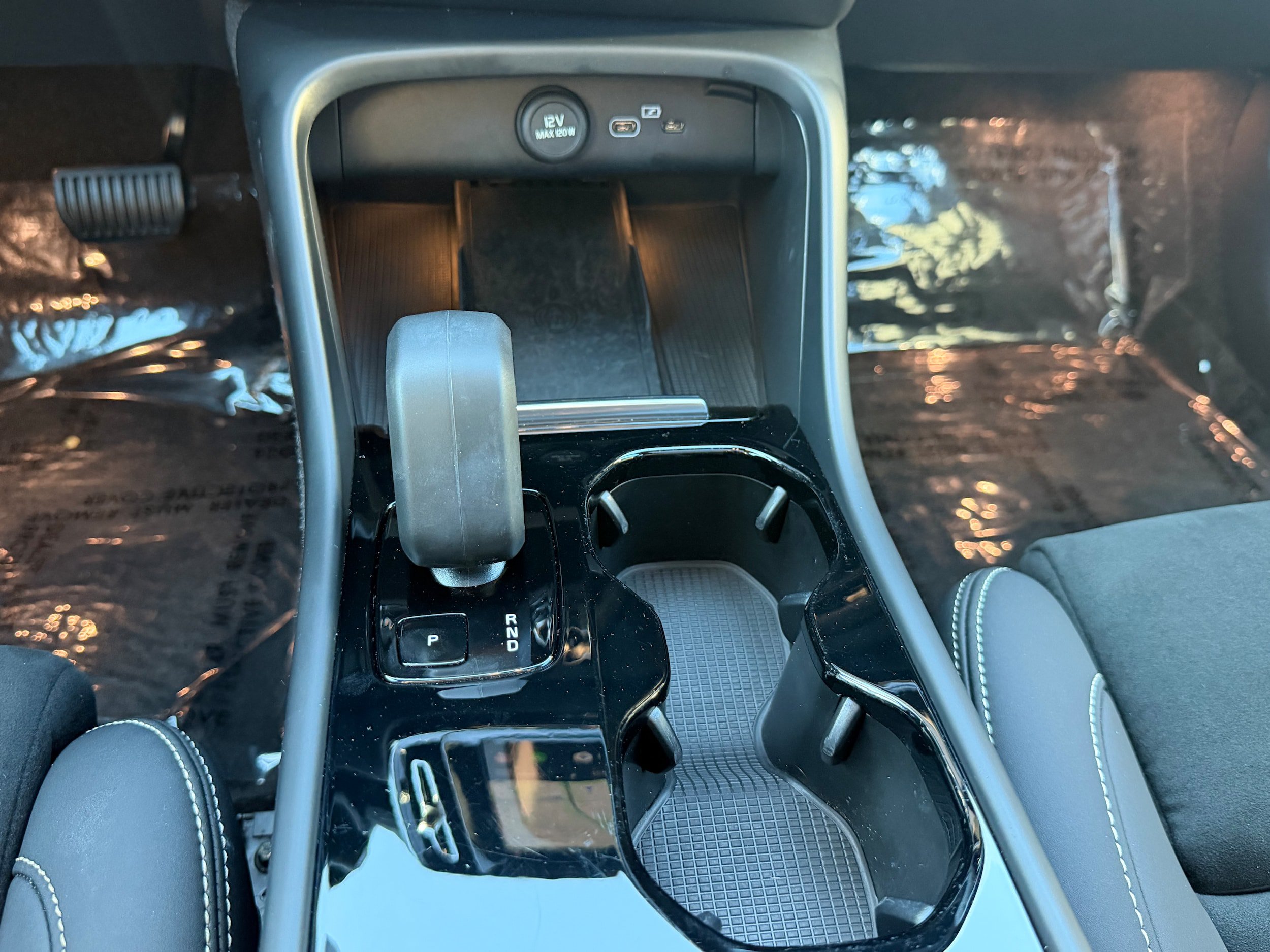 Certified 2024 Volvo XC40 Recharge Plus w/ Protection Package Premier RWD image 16
