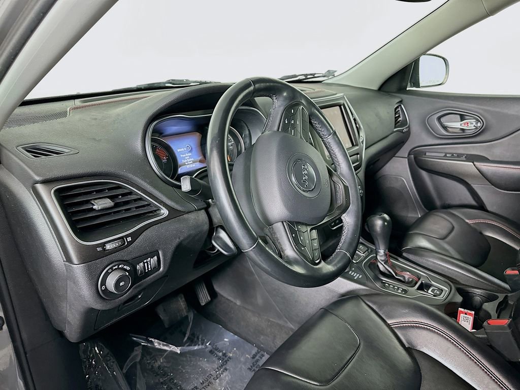 Used 2019 Jeep Cherokee Trailhawk w/ Cold Weather Group image 15