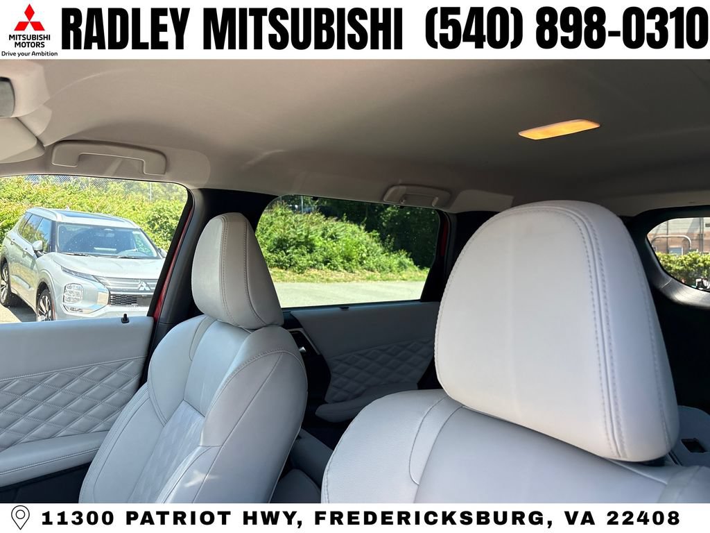 Used 2023 Mitsubishi Outlander SEL AWD/4WD image 2