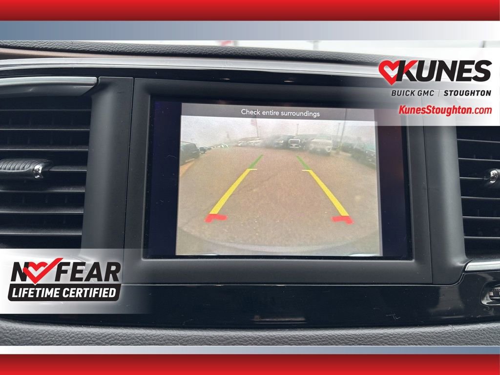 Used 2019 Chrysler Pacifica Touring-L image 15