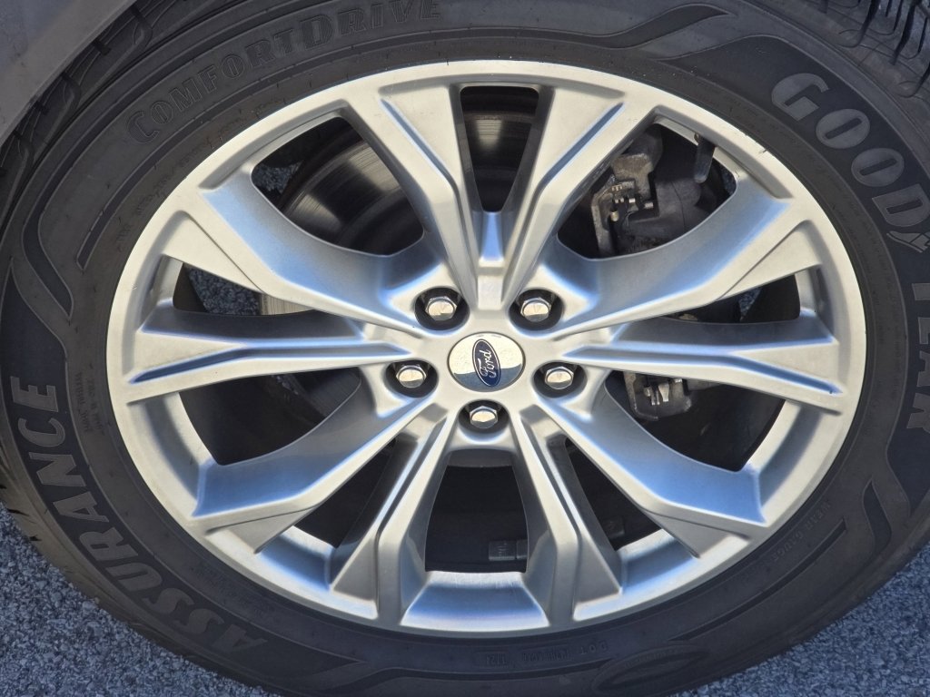 Used 2020 Ford Explorer XLT w/ Equipment Group 202A image 3