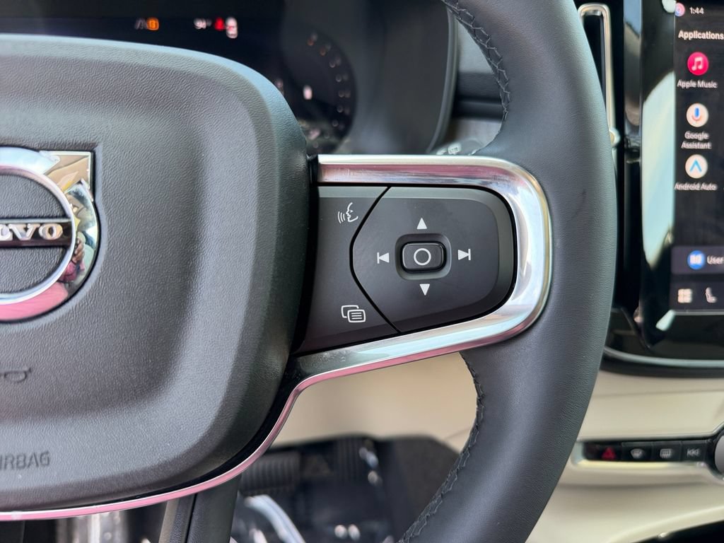 Certified 2024 Volvo XC40 B5 Plus w/ Protection Package Premier AWD/4WD image 19