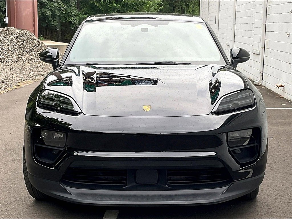 Certified 2024 Porsche Macan 4 Electric image 8