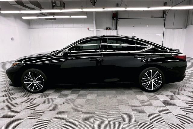 Used 2024 Lexus ES 350 w/ Premium Package image 13