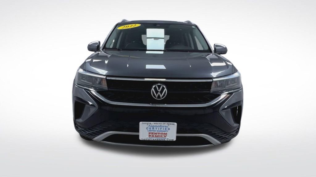 Used 2022 Volkswagen Taos SE w/ Panoramic Sunroof Package image 3