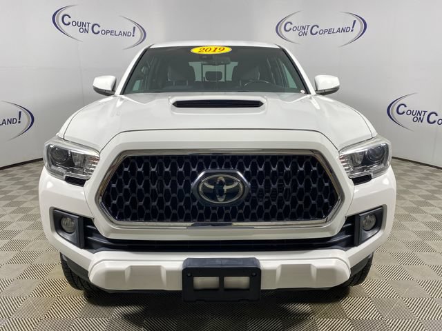Used 2019 Toyota Tacoma TRD Sport AWD/4WD image 2
