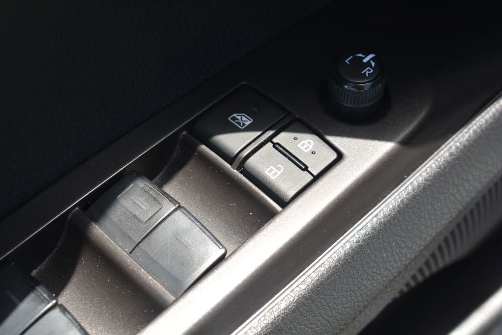 Used 2024 Toyota Camry SE FWD image 8